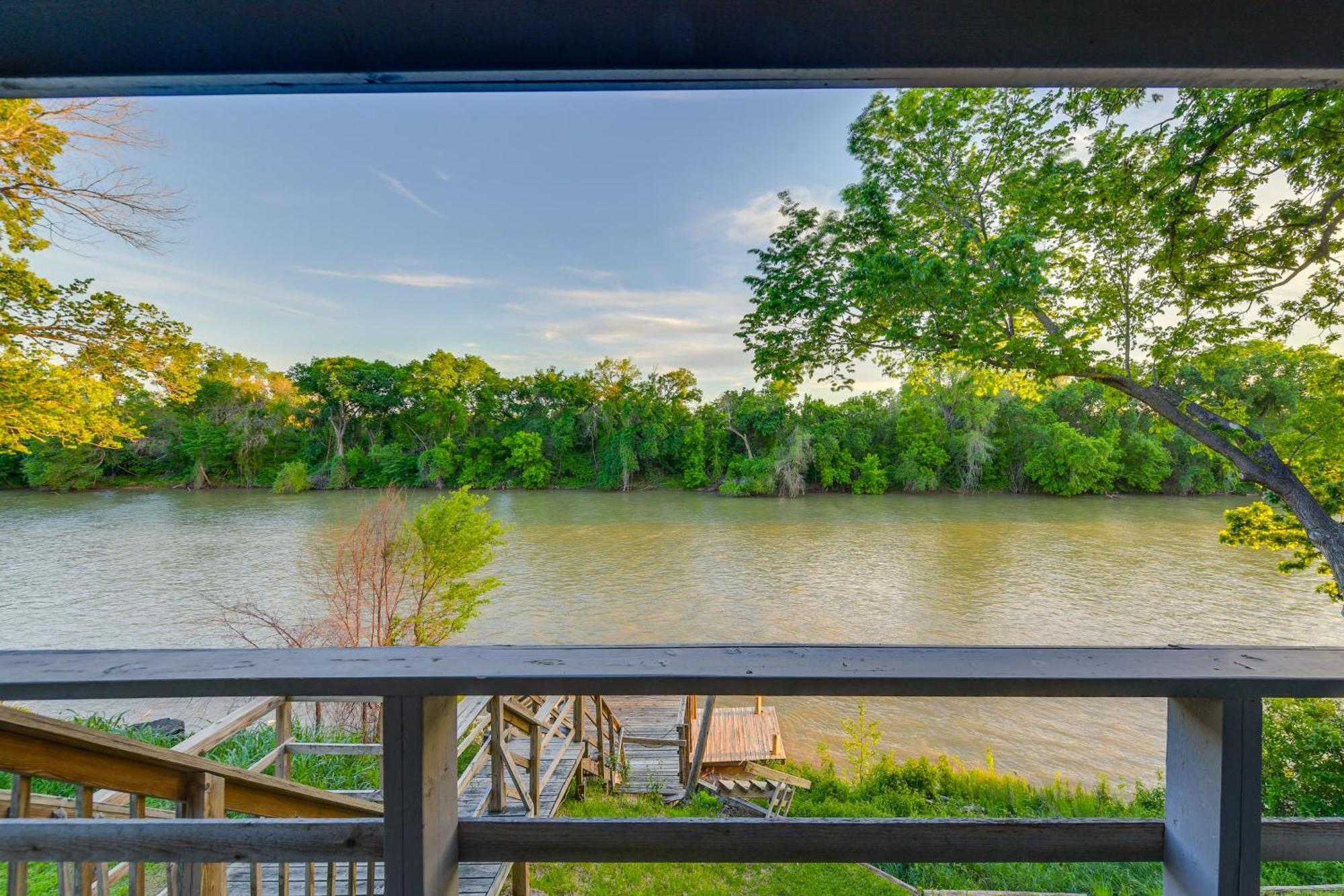 דירות ווייקו Rustic River Cabin With Dock And Covered Deck! מראה חיצוני תמונה