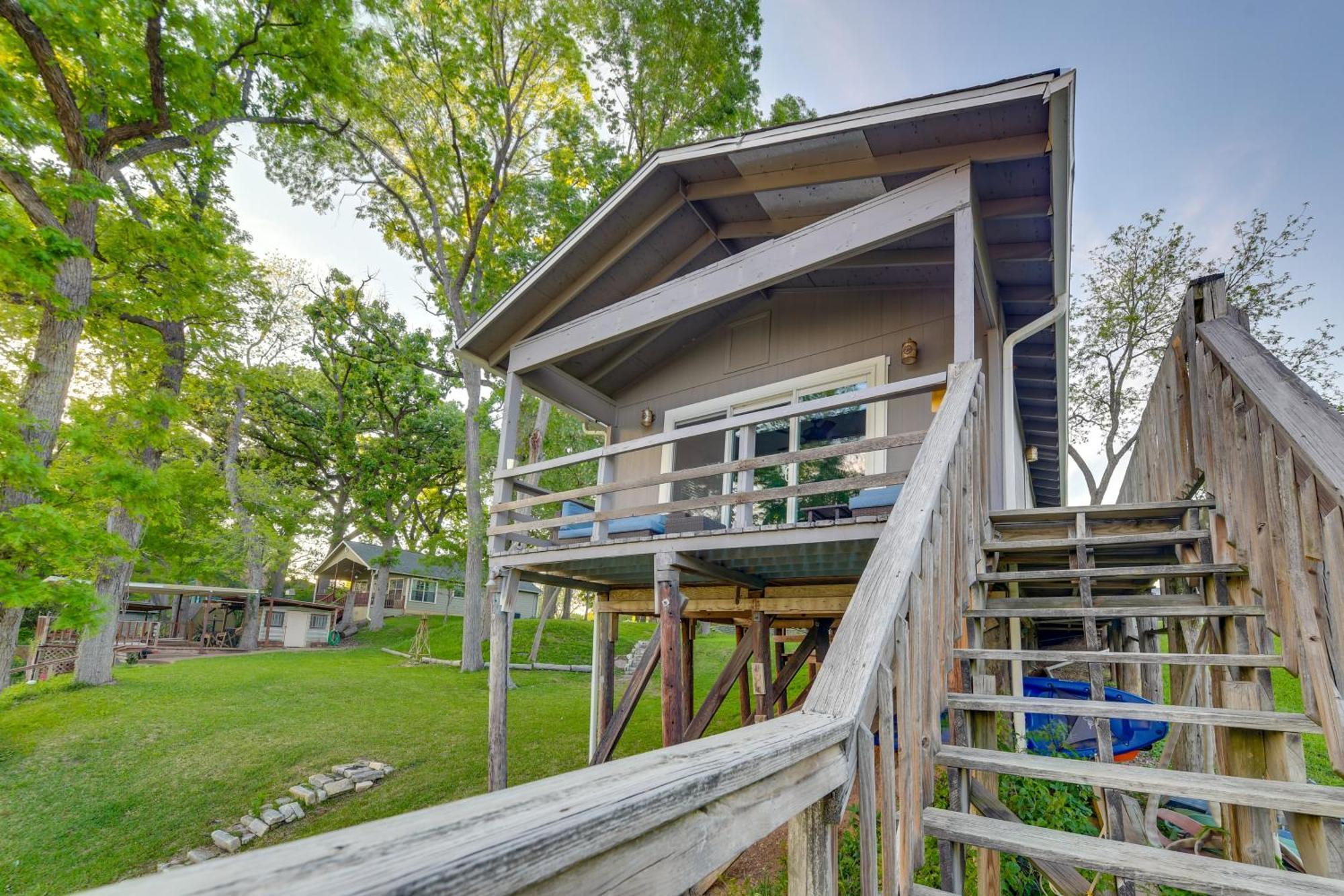 דירות ווייקו Rustic River Cabin With Dock And Covered Deck! מראה חיצוני תמונה